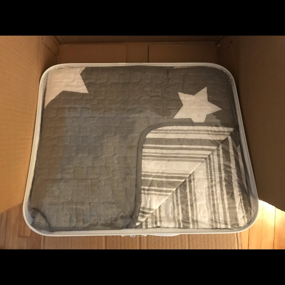 Reversible Star Quilt - Picture 2 of 6